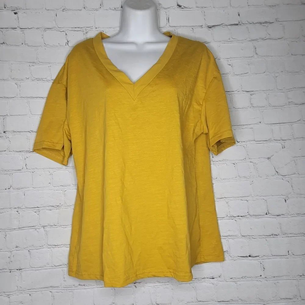 Women's V Neck Tee Small‎